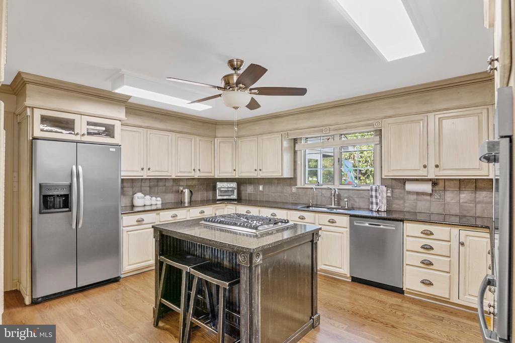 7768 Woodland Cir