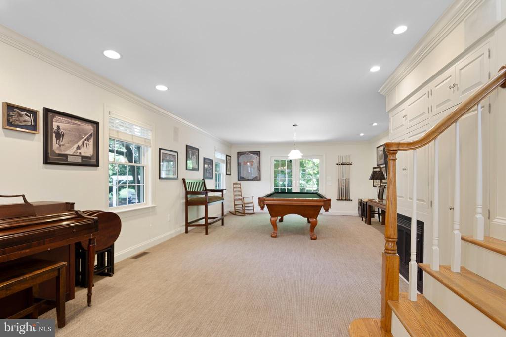 7768 Woodland Cir
