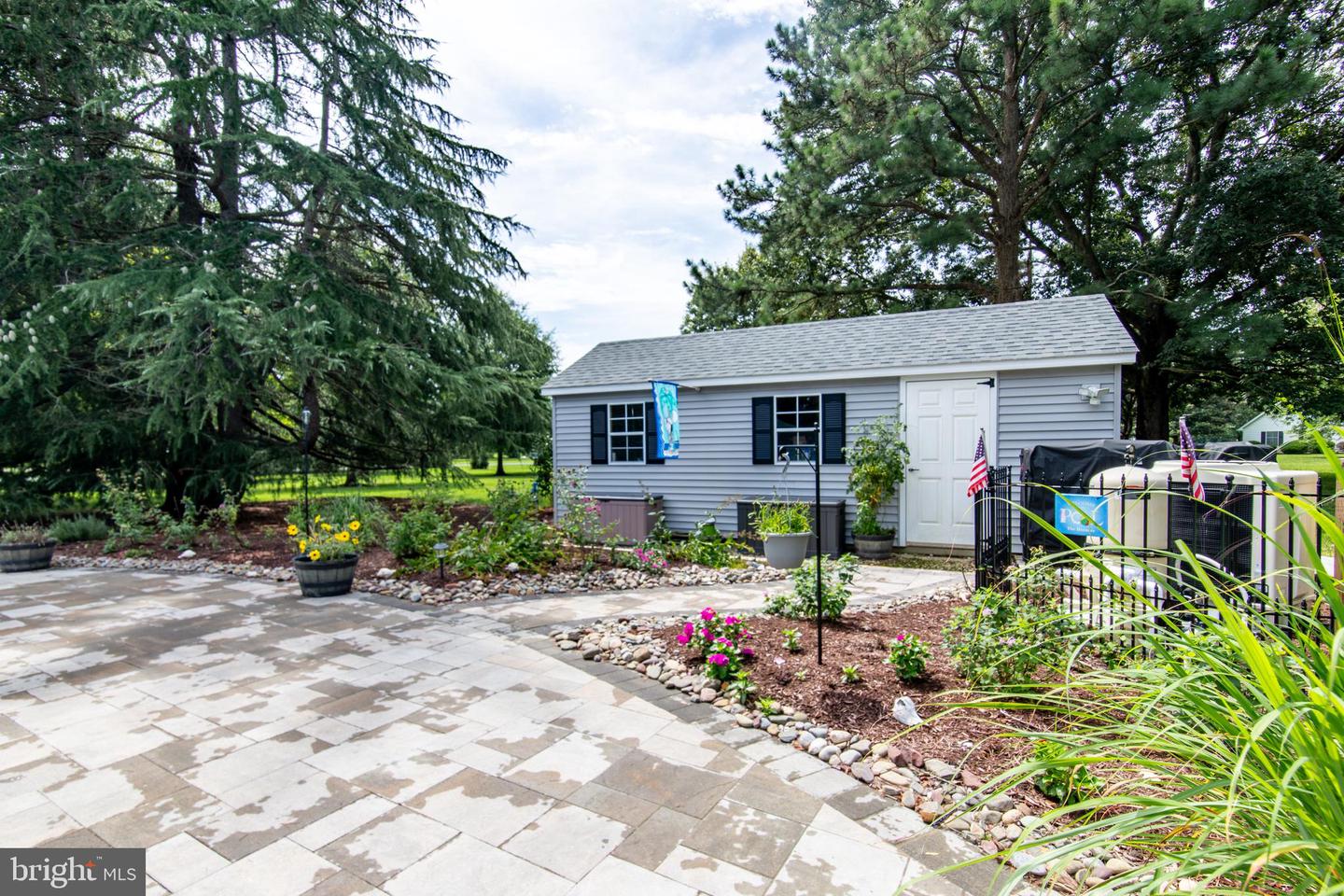 7768 Woodland Cir