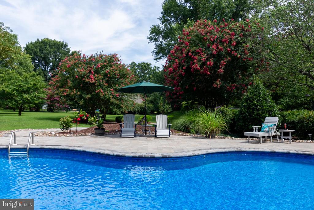 7768 Woodland Cir