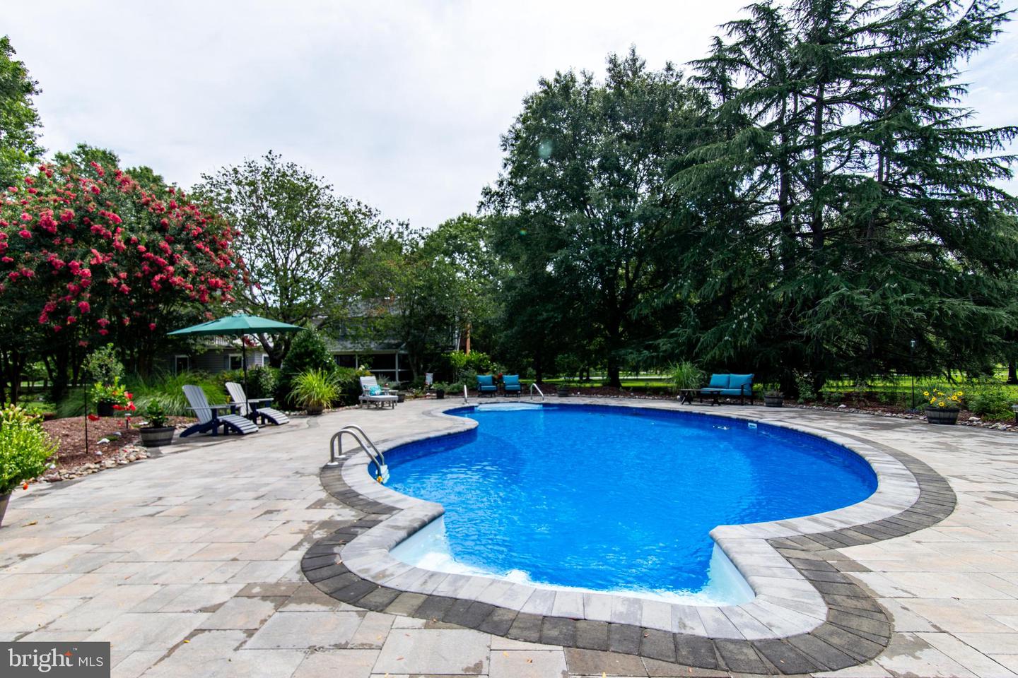7768 Woodland Cir