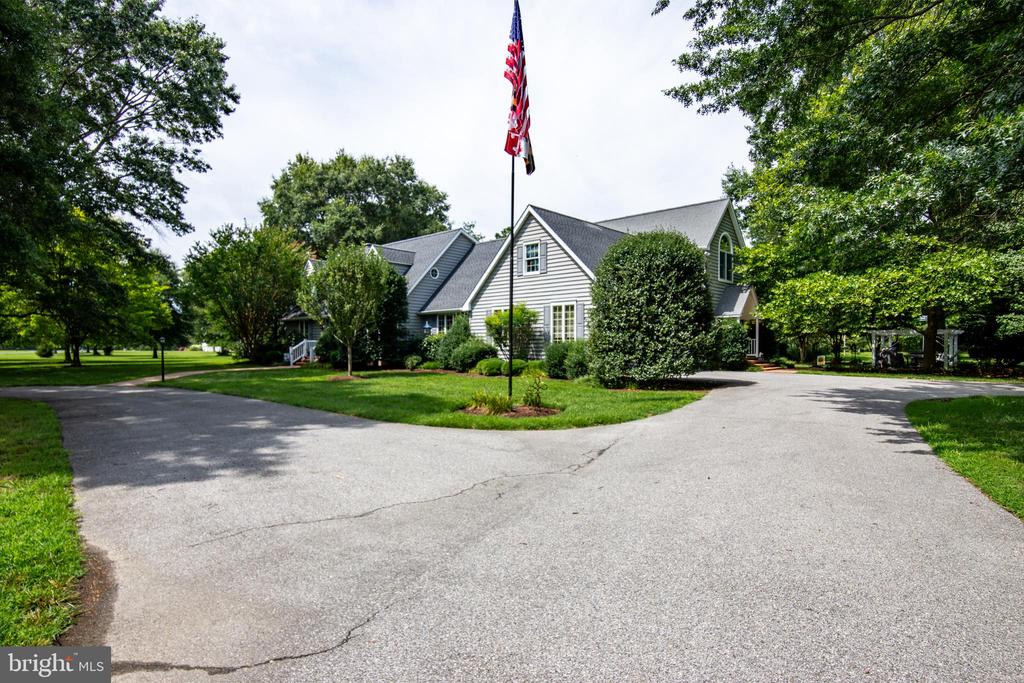 7768 Woodland Cir