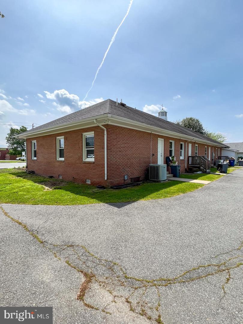 609-D Dutchmans Ln