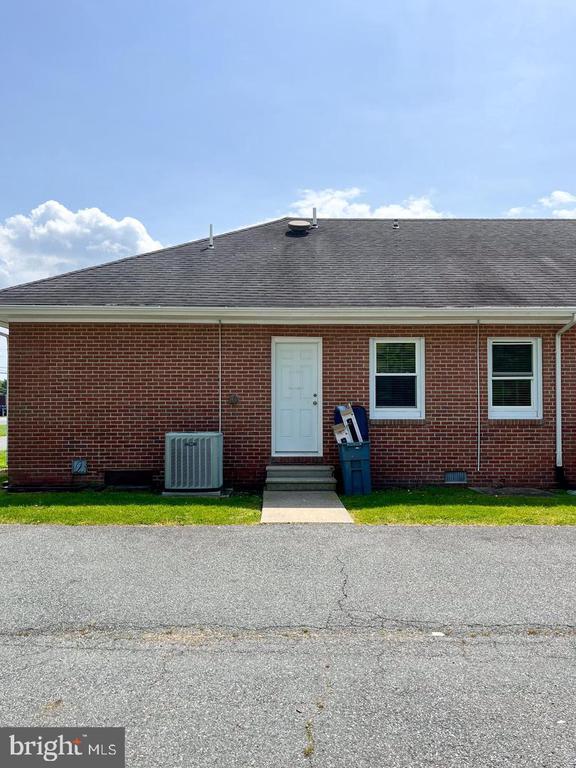 609-D Dutchmans Ln