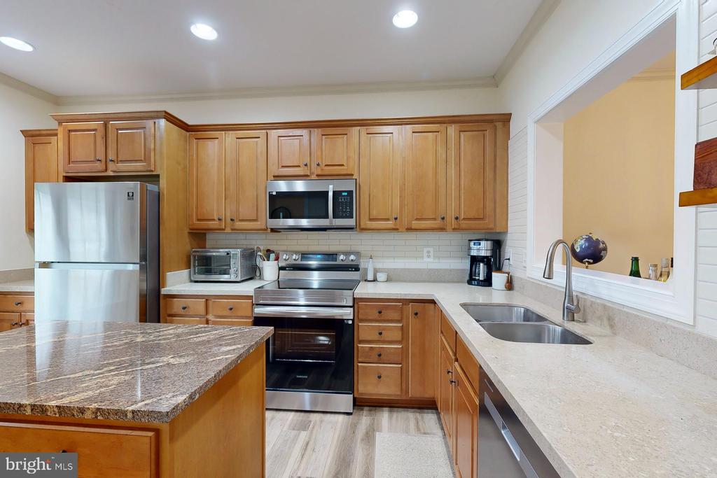 28465 Pinehurst Cir