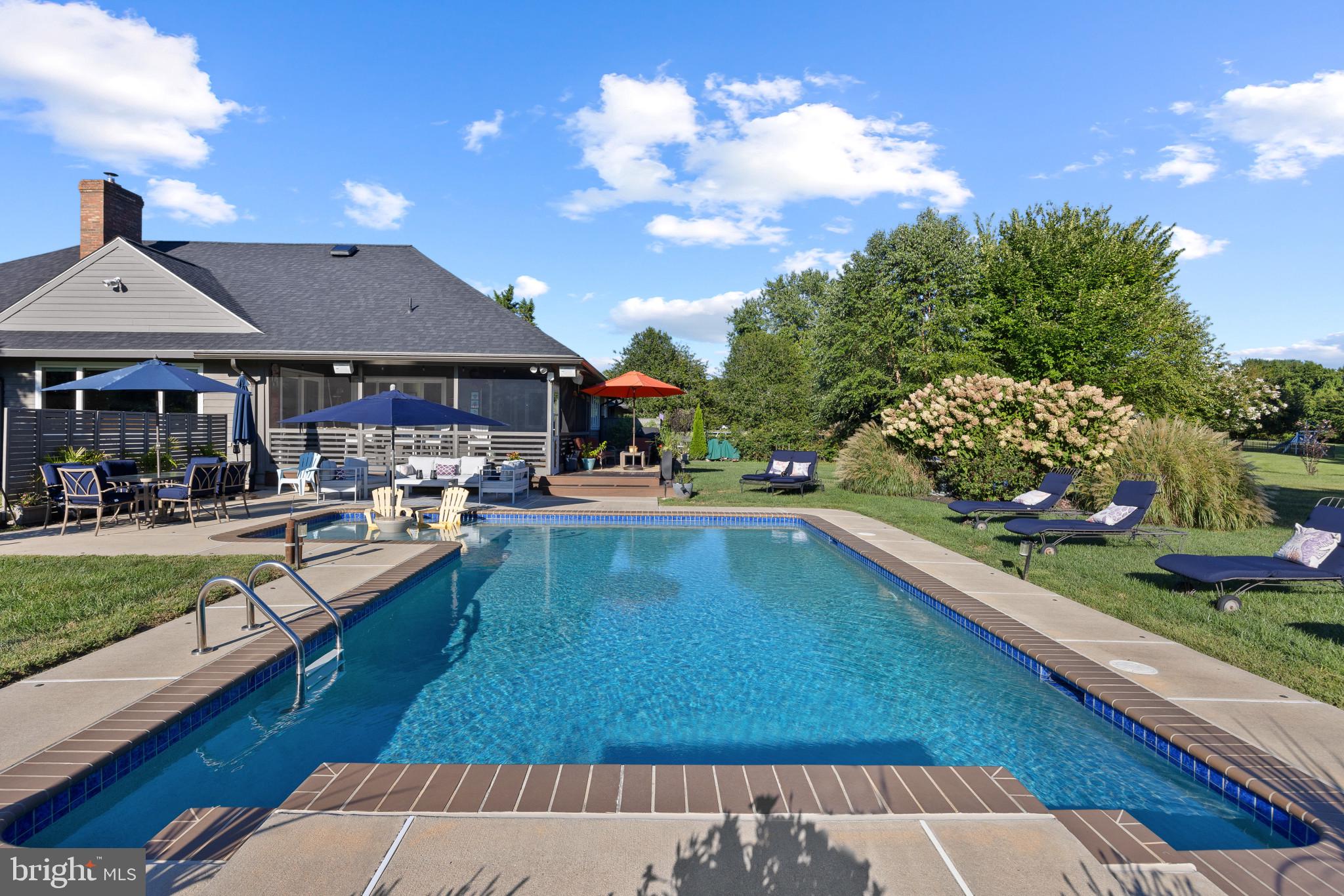 8645 Northbend Cir