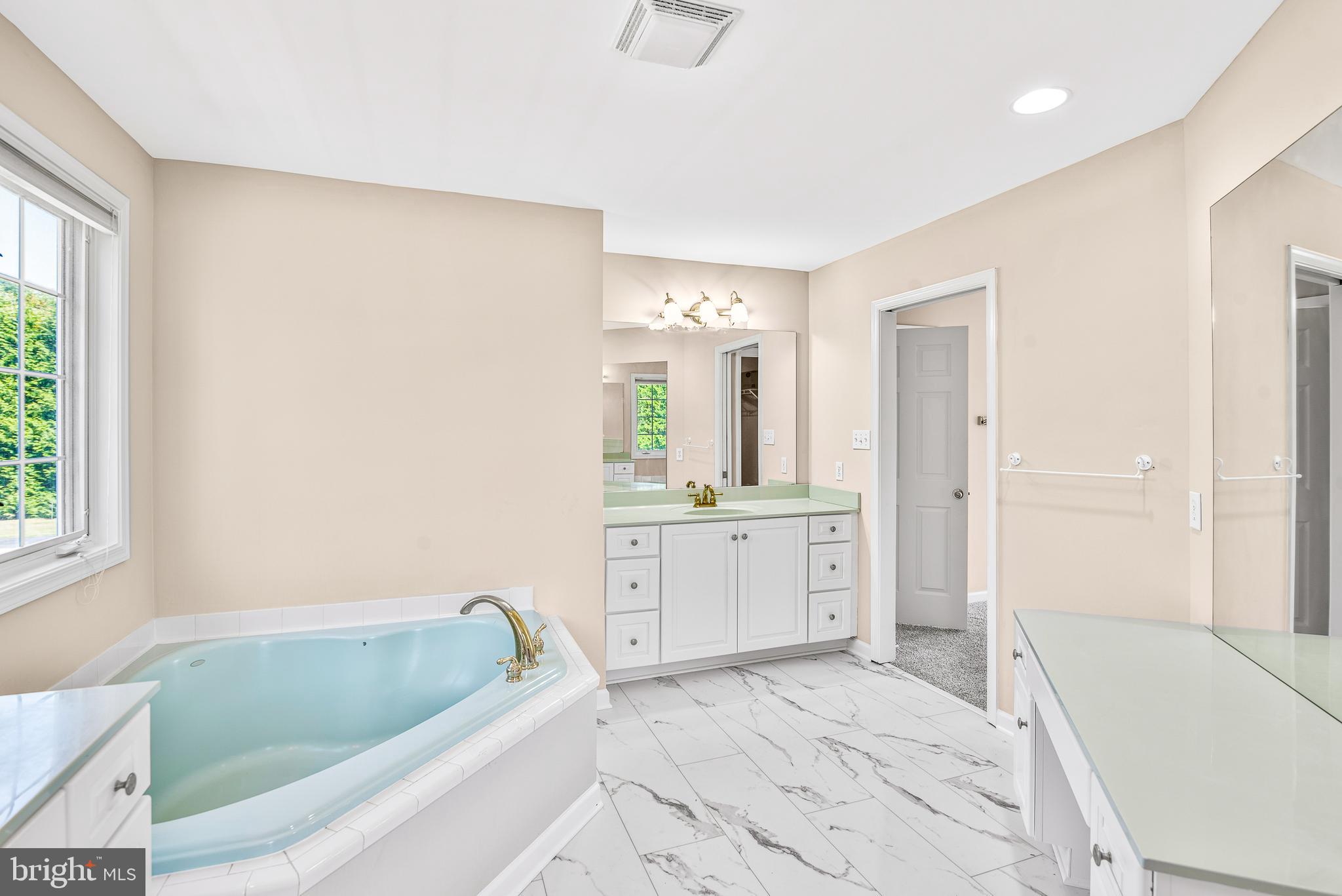 9220 Fox Meadow Ln