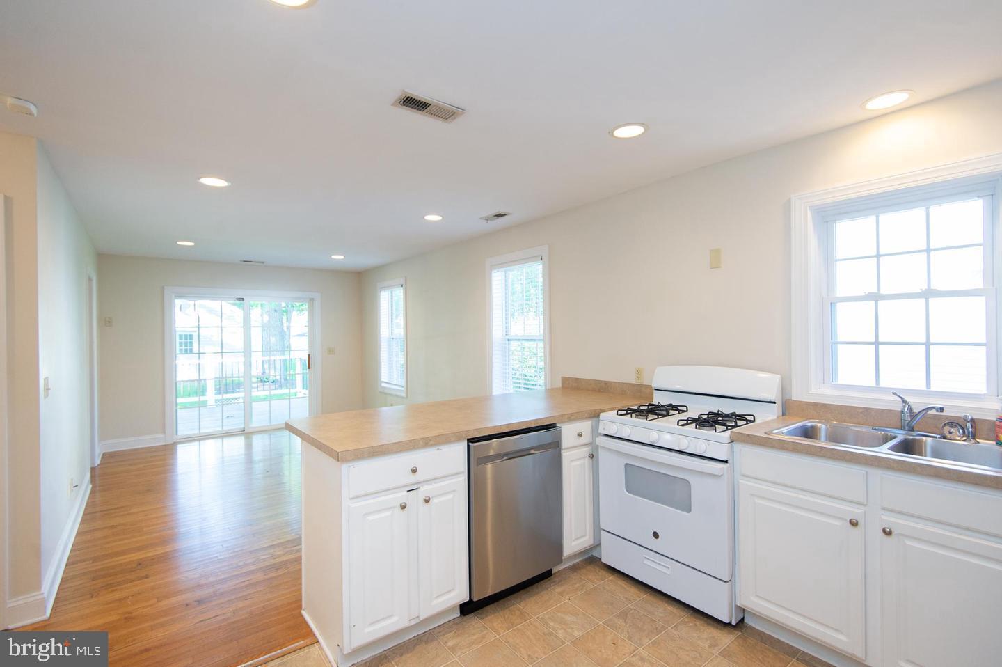 13 Plum St