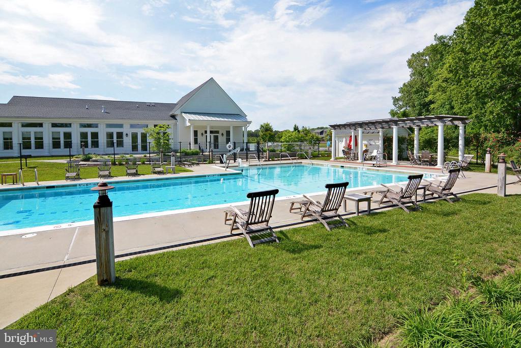 8060 Easton Village Dr
