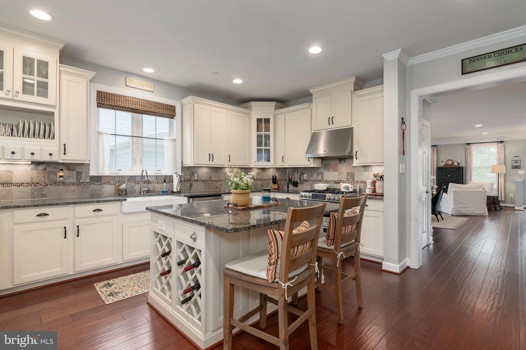 8060 Easton Village Dr