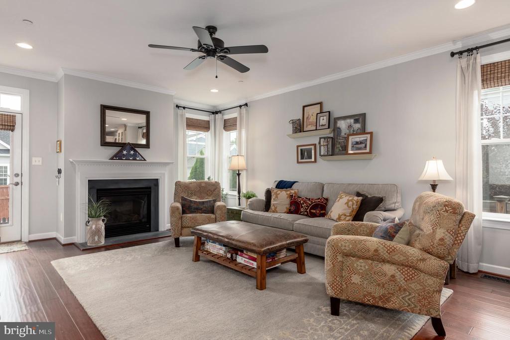 8060 Easton Village Dr