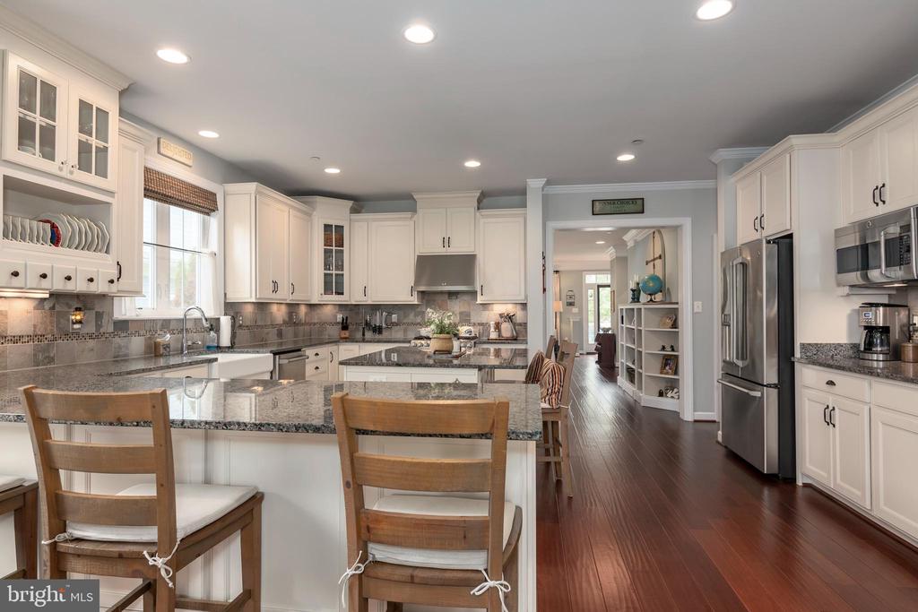8060 Easton Village Dr