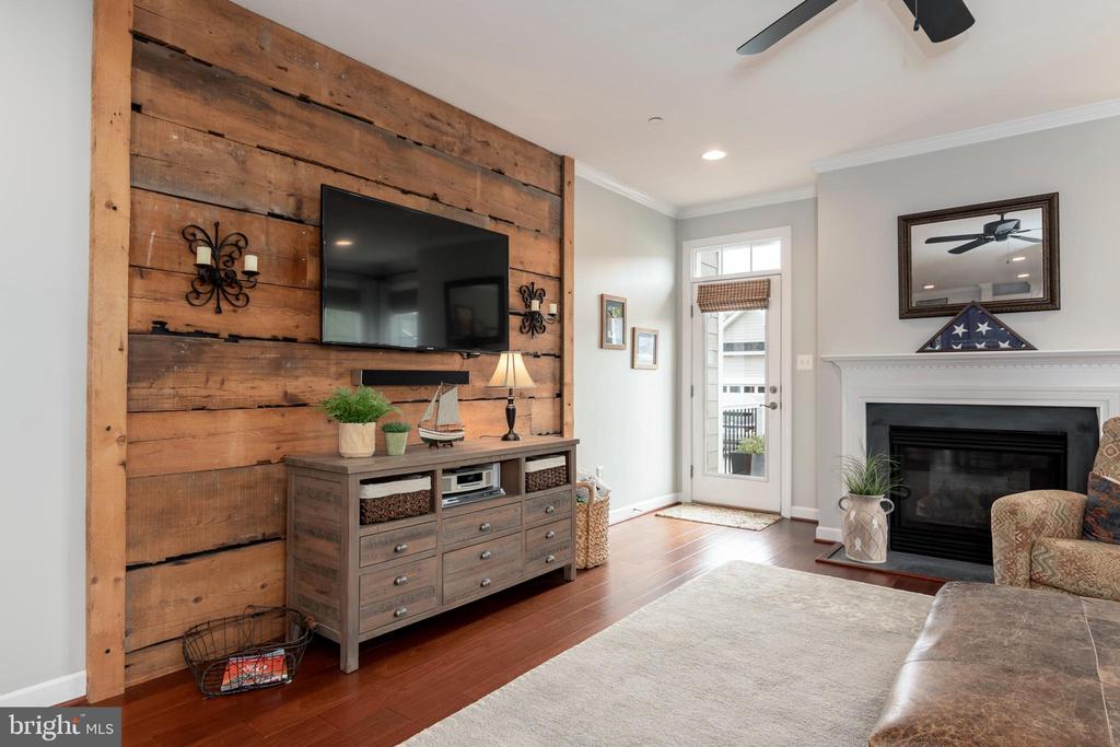8060 Easton Village Dr