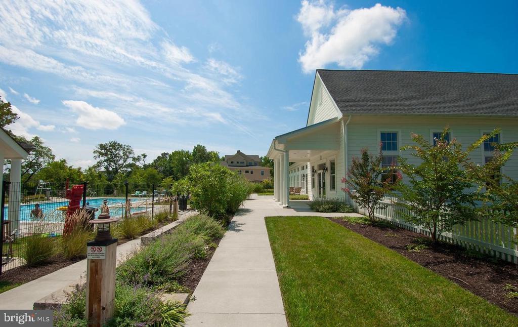 8060 Easton Village Dr