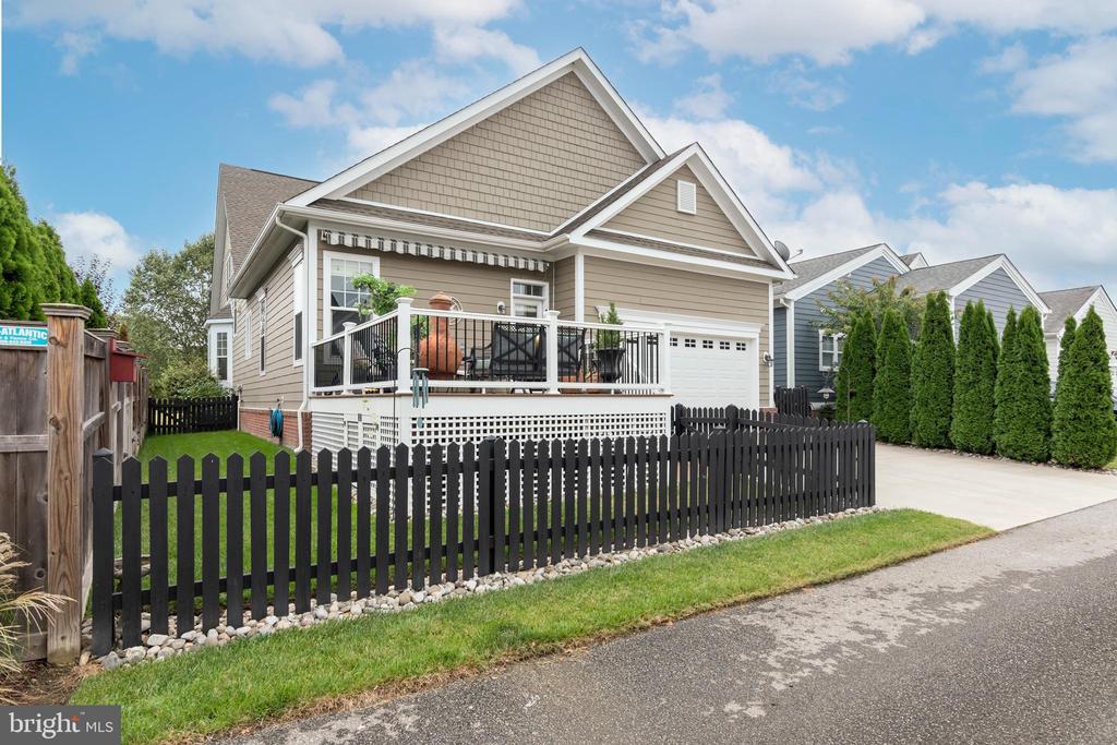 8060 Easton Village Dr