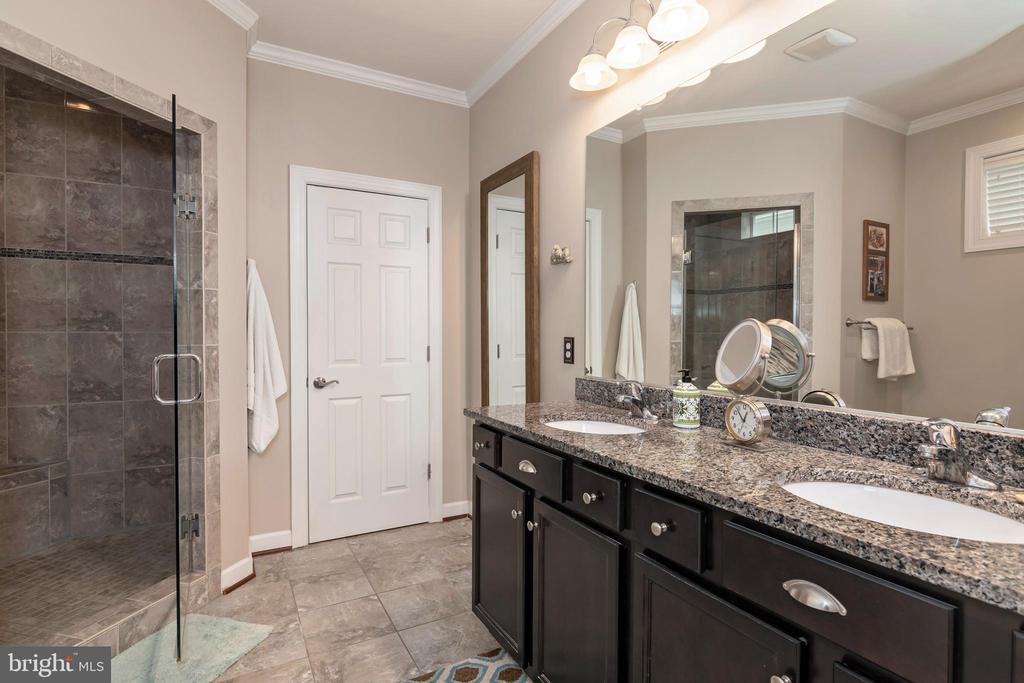 8060 Easton Village Dr