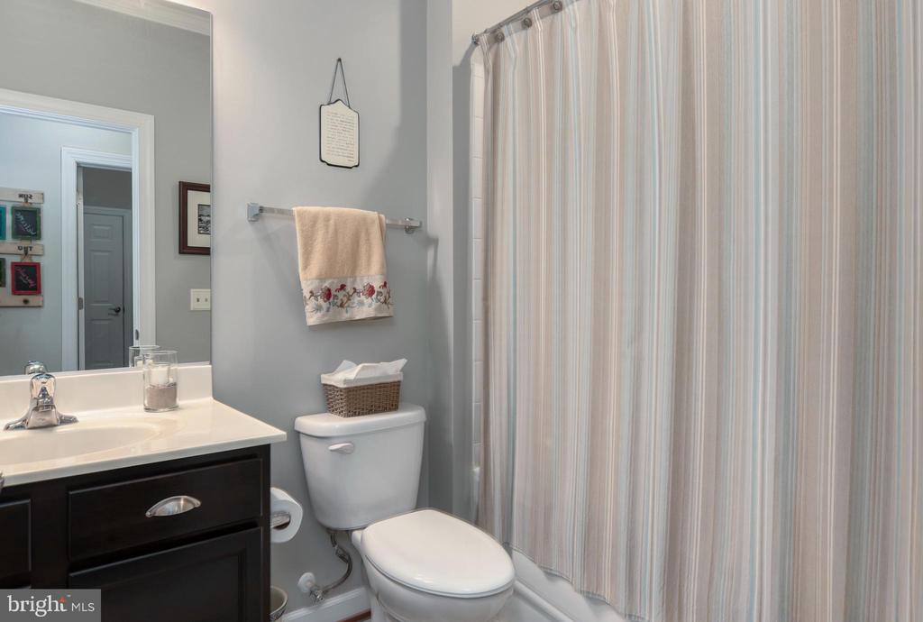 8060 Easton Village Dr