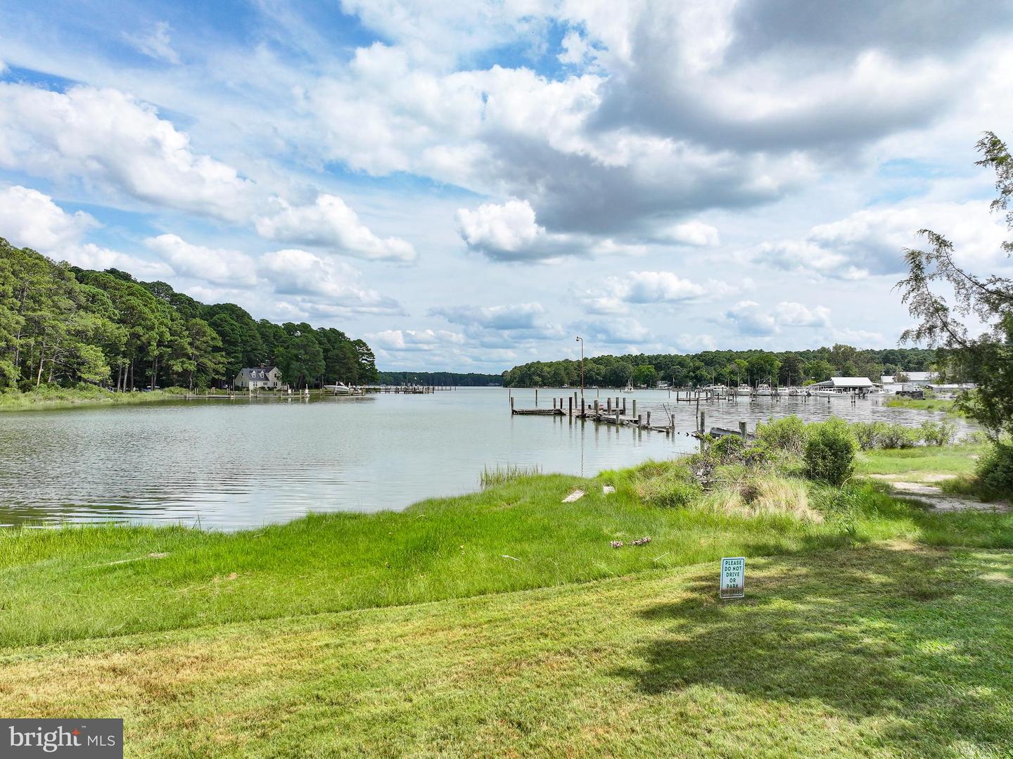 7649 Cooper Point Rd