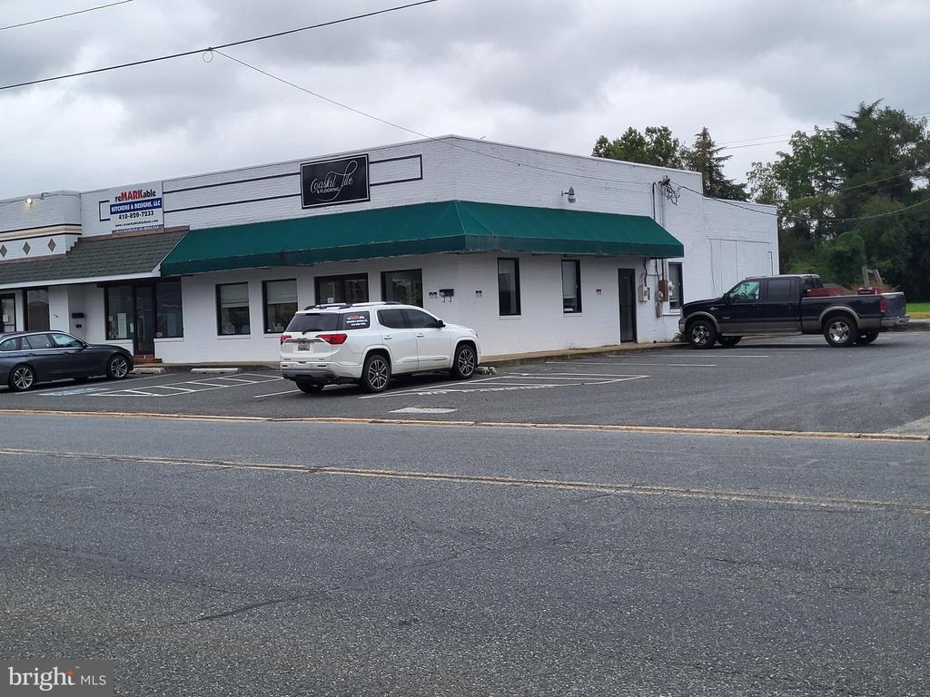 342 N Aurora St N #Suite C