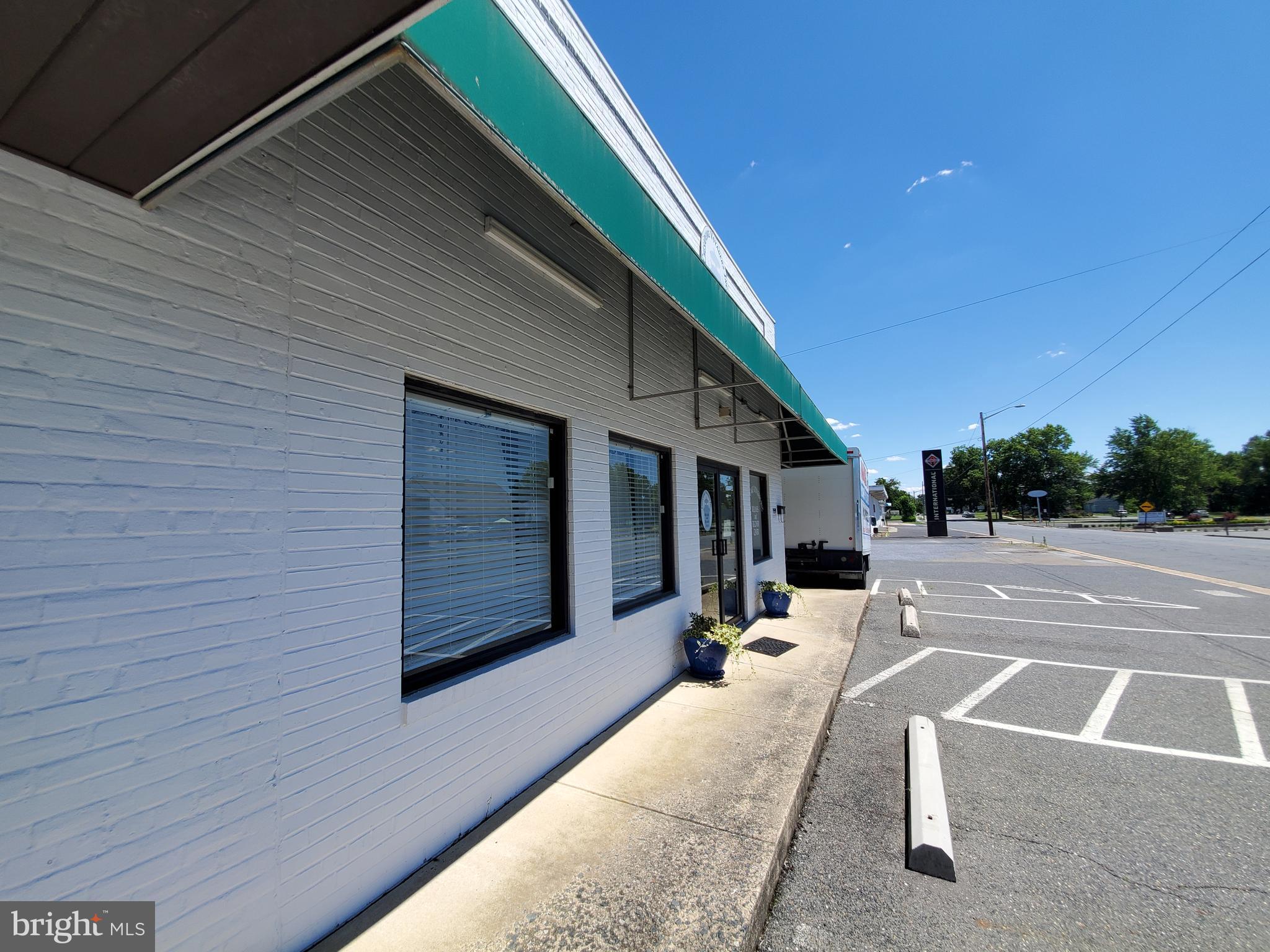 342 N Aurora St N #Suite C