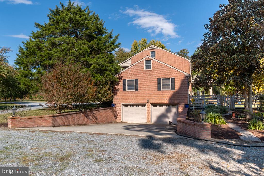 6143 Canterbury Dr