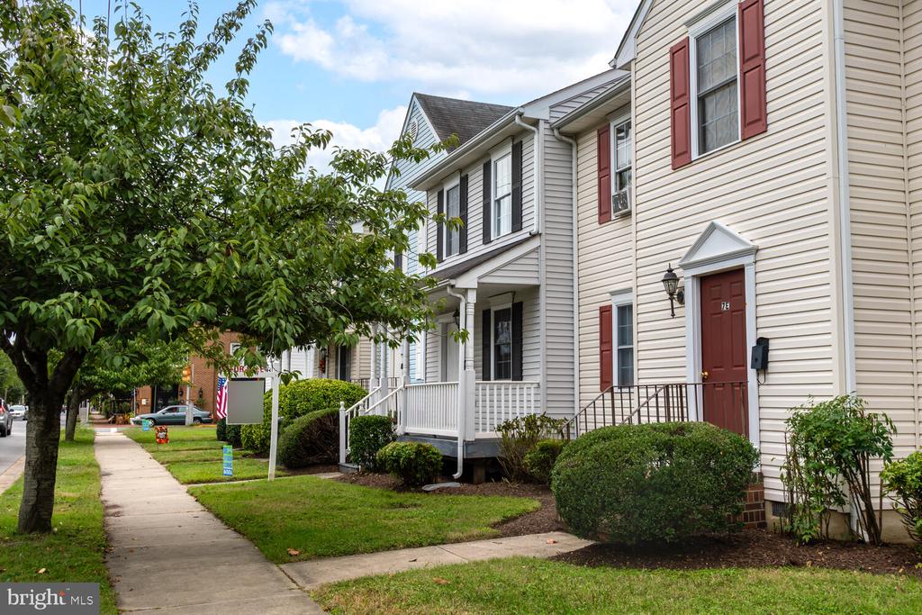 7 N Aurora St #Abcde