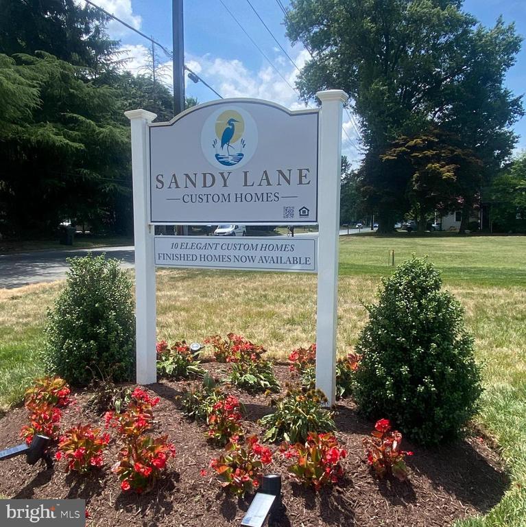 15 Sandy Ln