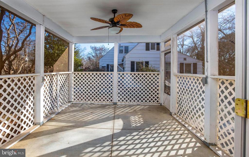 304 ELM AVE