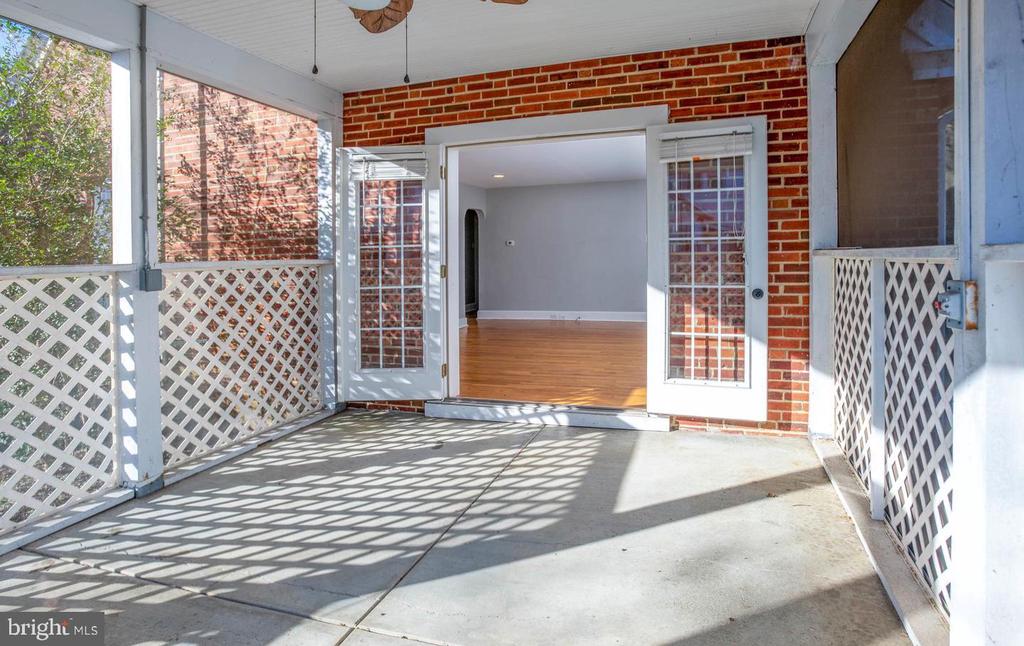 304 ELM AVE