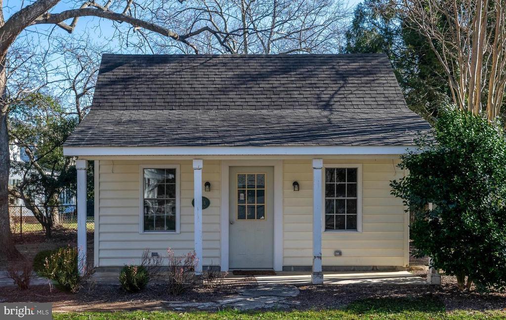 304 ELM AVE