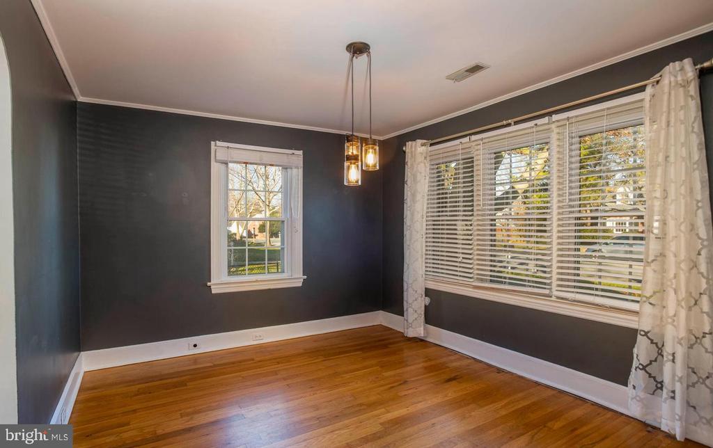 304 ELM AVE