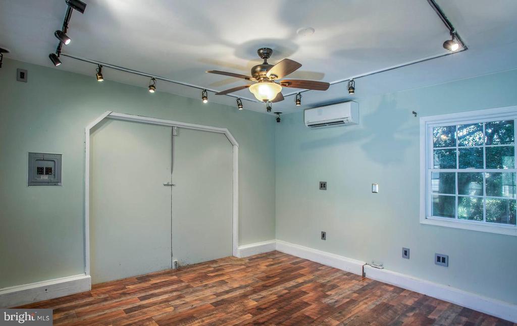 304 ELM AVE