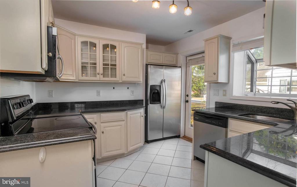304 ELM AVE