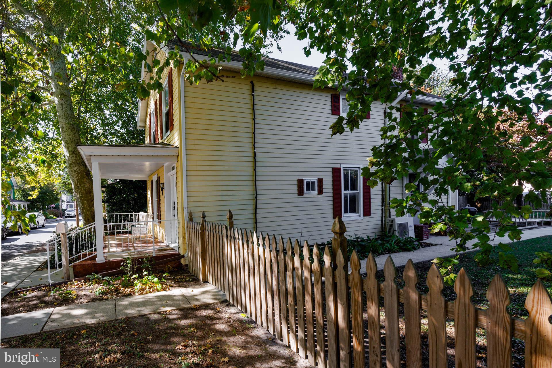 417 August St