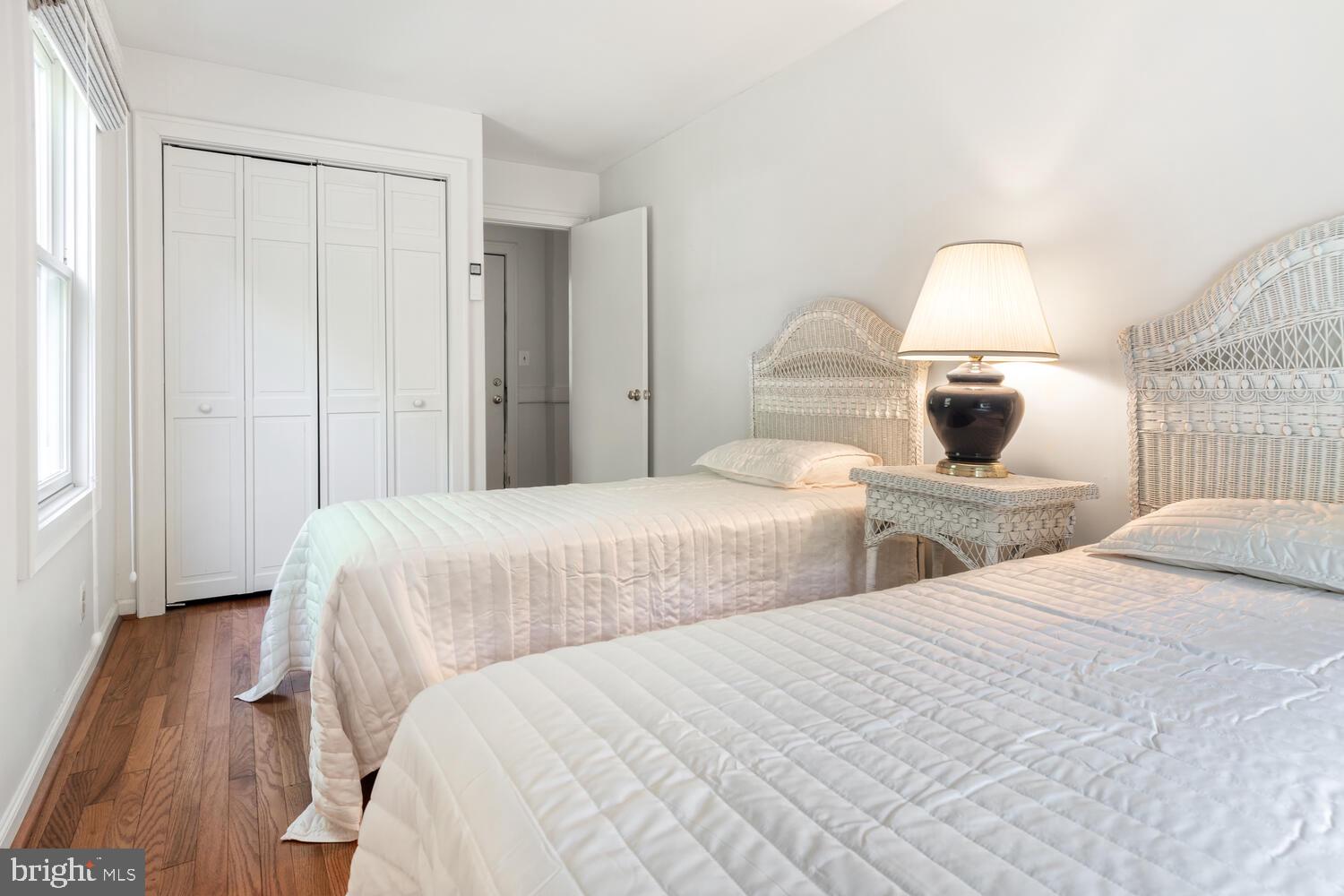 7225 Cooper Point Rd