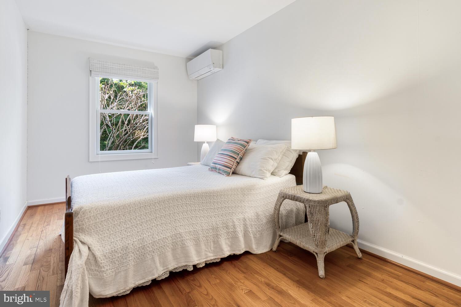 7225 Cooper Point Rd