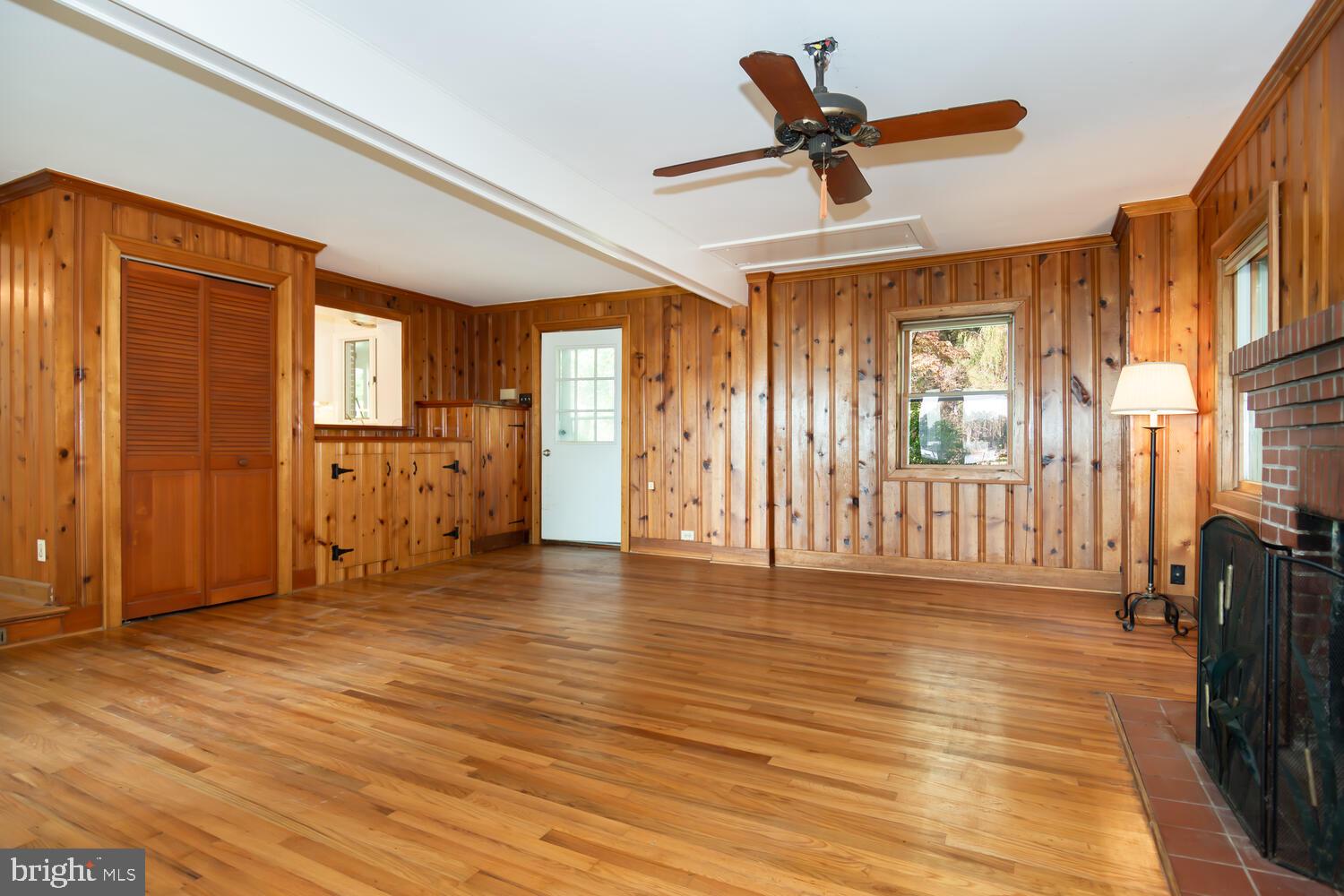 7225 Cooper Point Rd