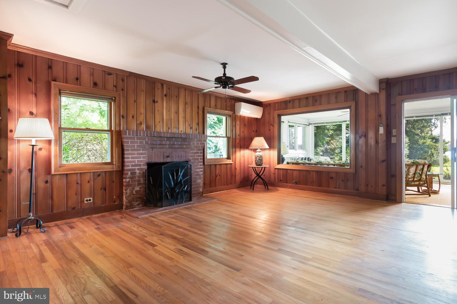 7225 Cooper Point Rd