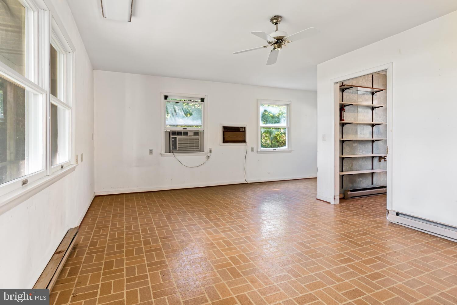 7225 Cooper Point Rd