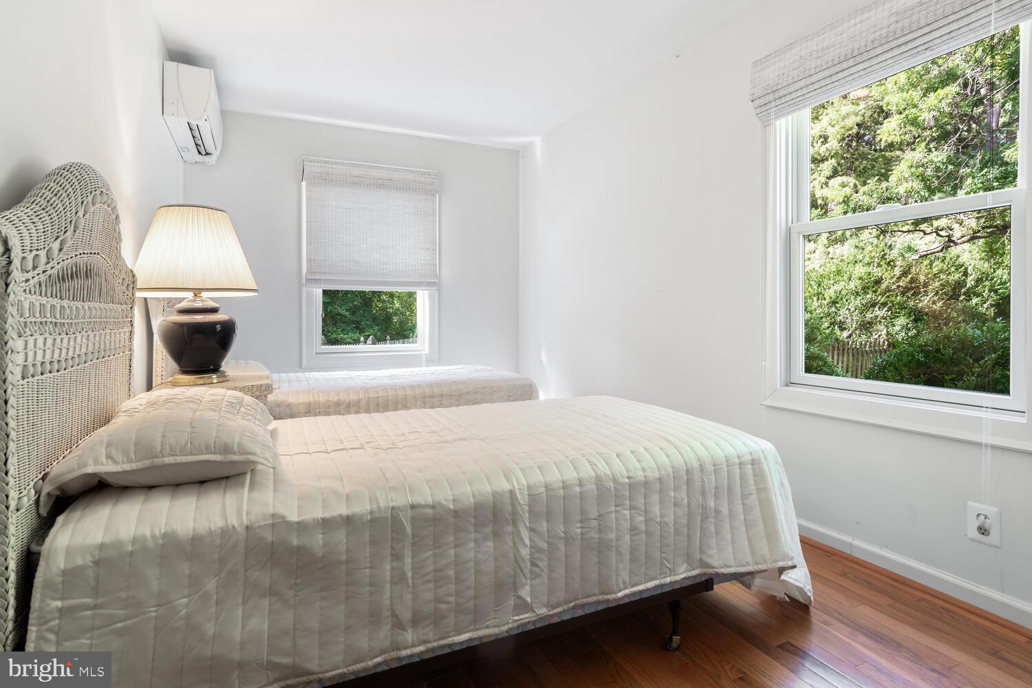 7225 Cooper Point Rd