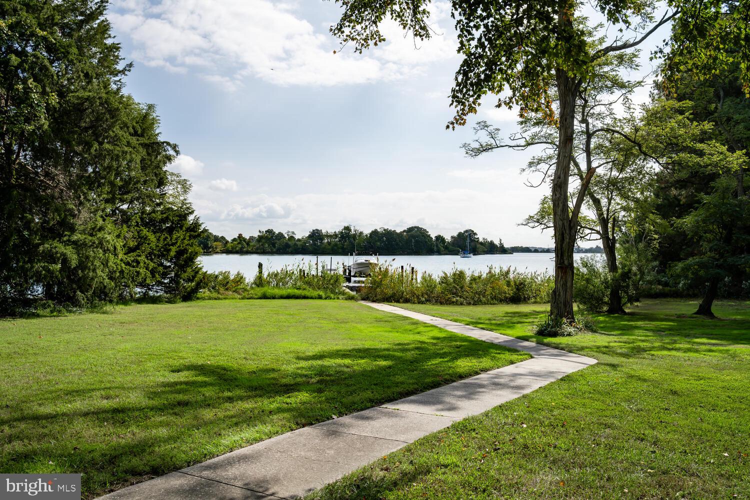 7225 Cooper Point Rd