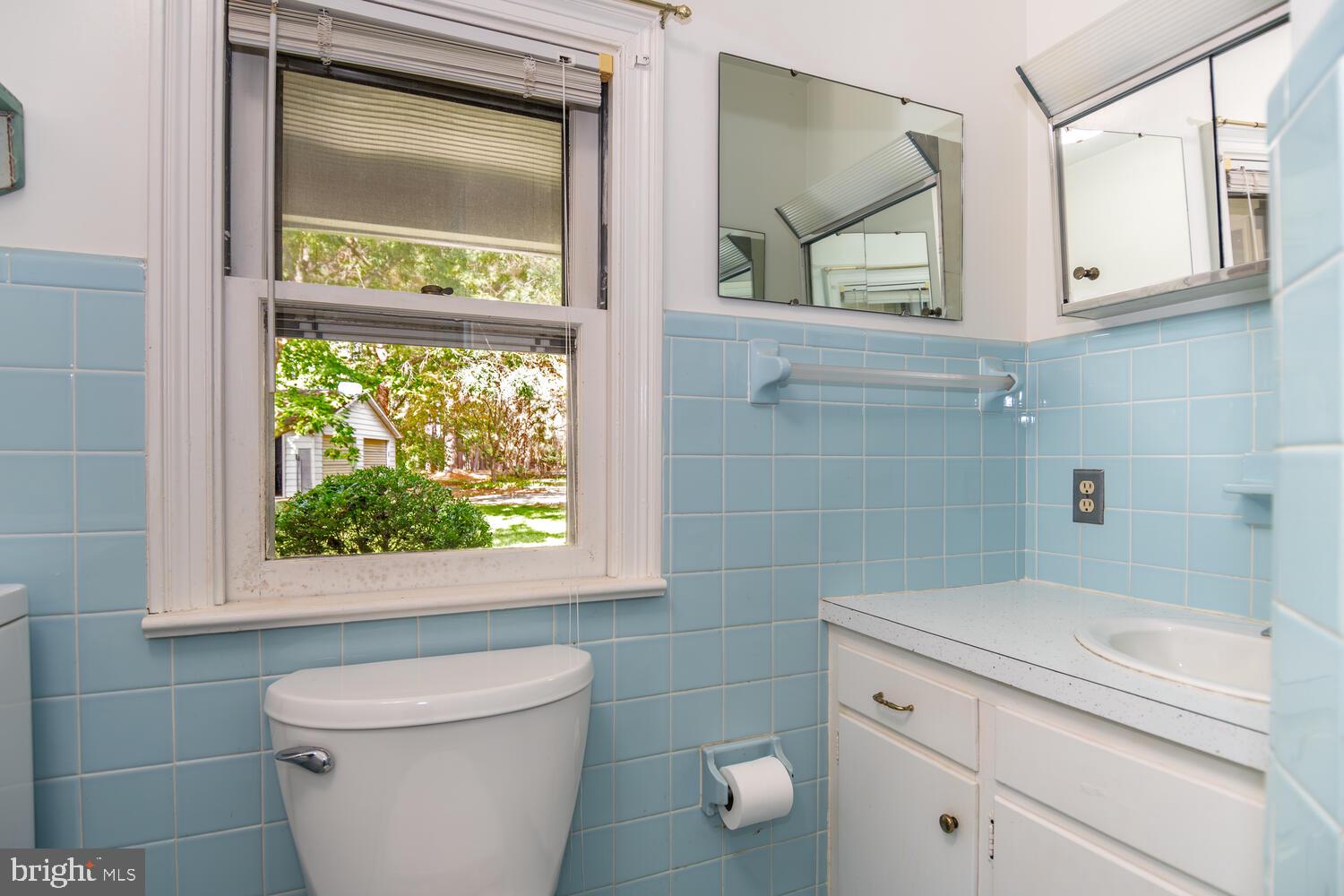 7225 Cooper Point Rd