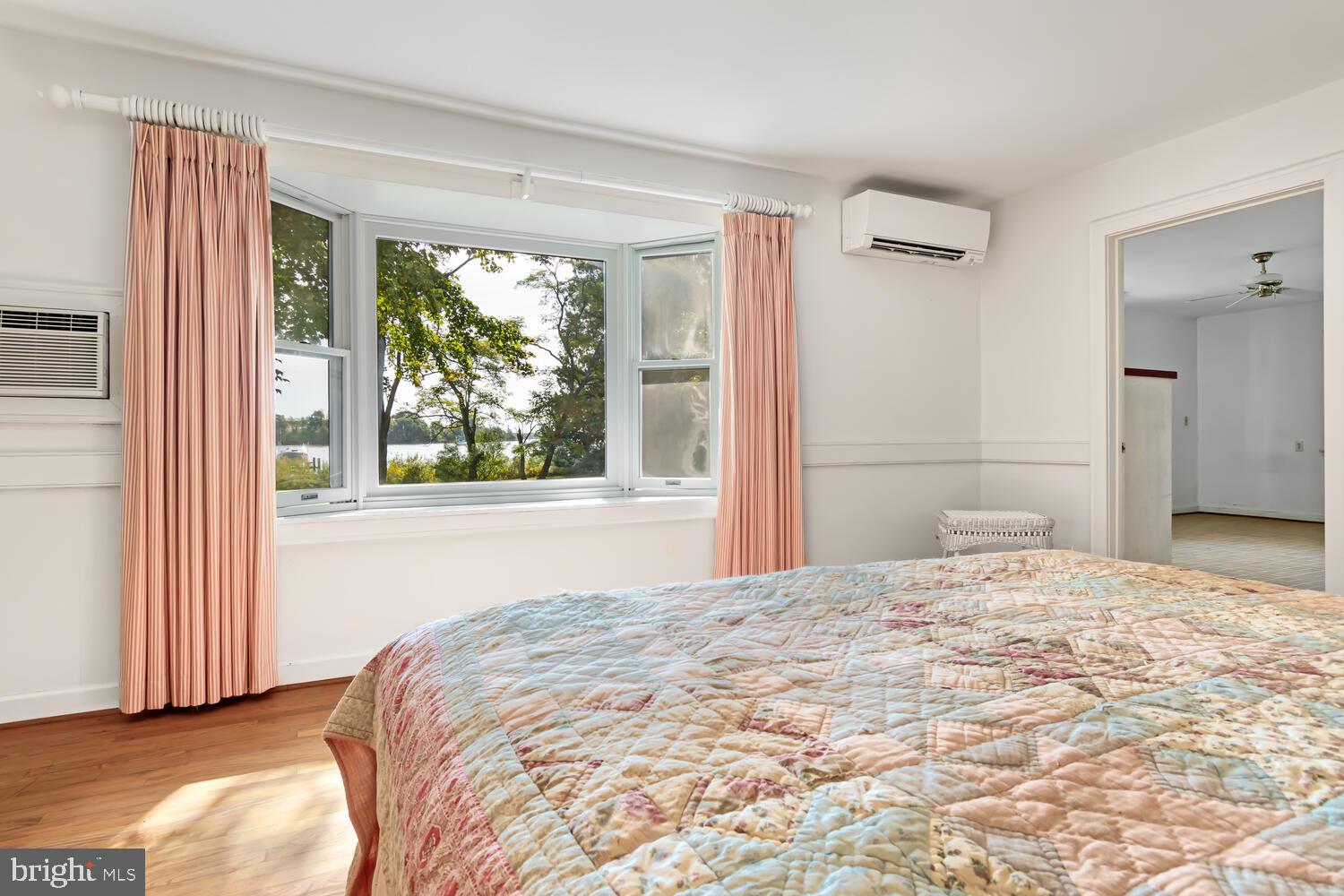 7225 Cooper Point Rd