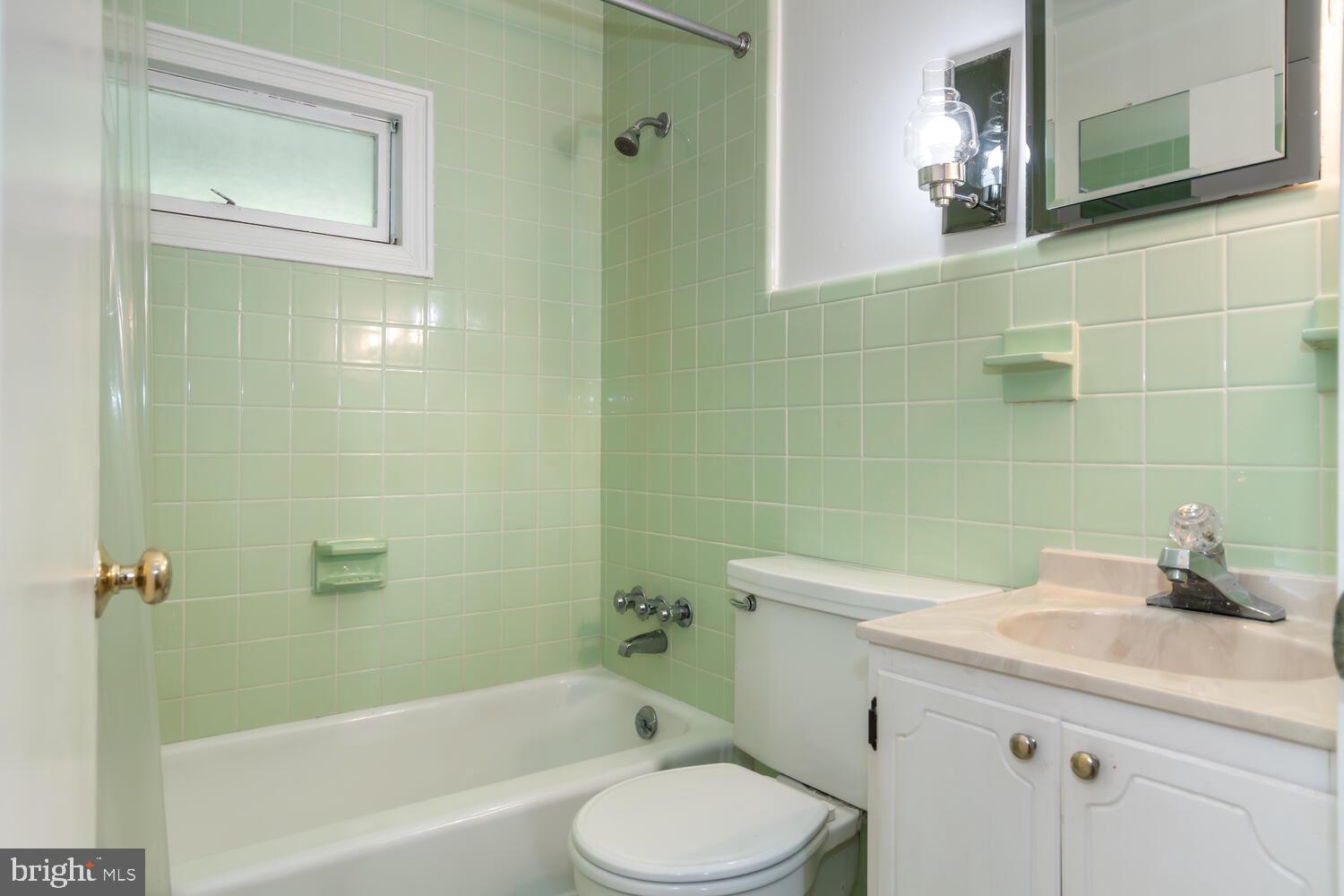 7225 Cooper Point Rd