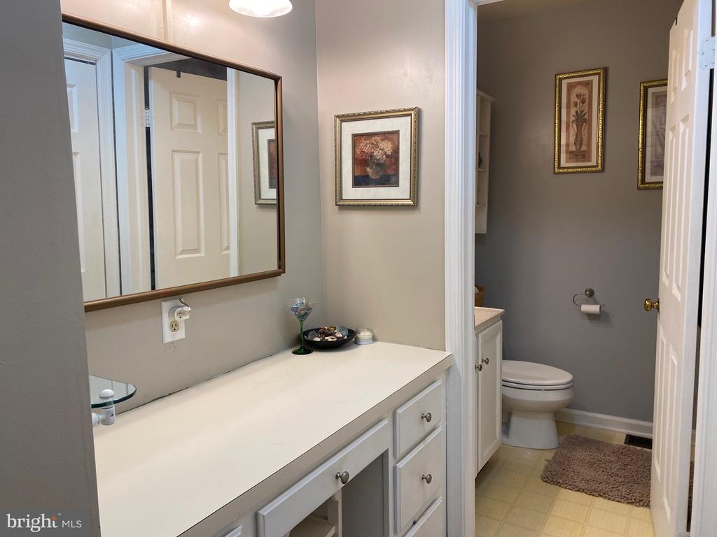 100-B J L Thompson Dr #2a