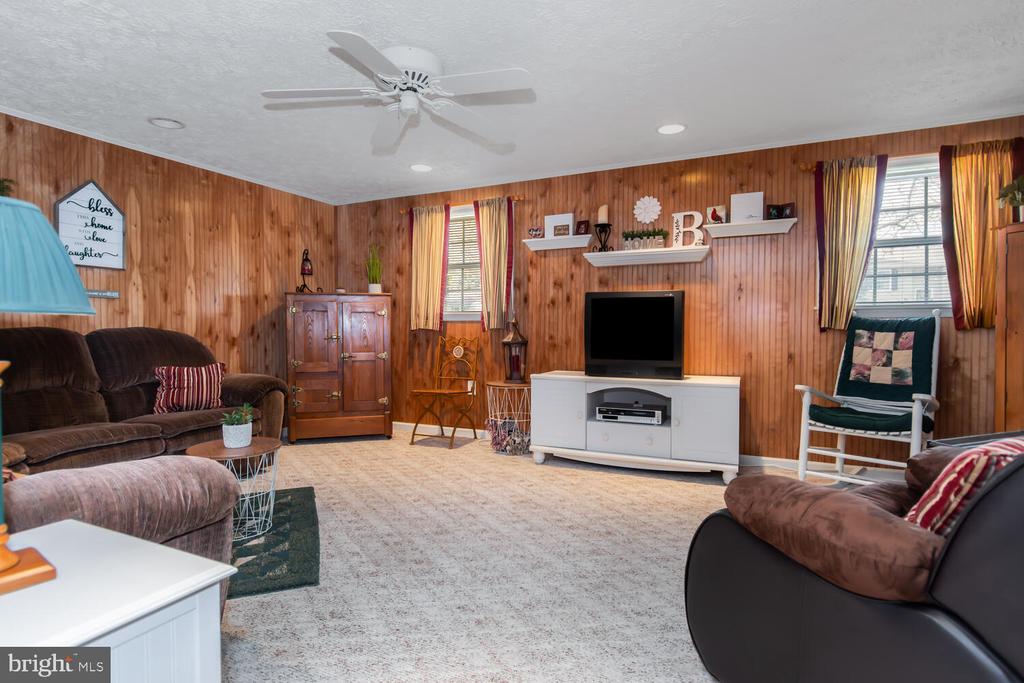 9099 Camelia Dr