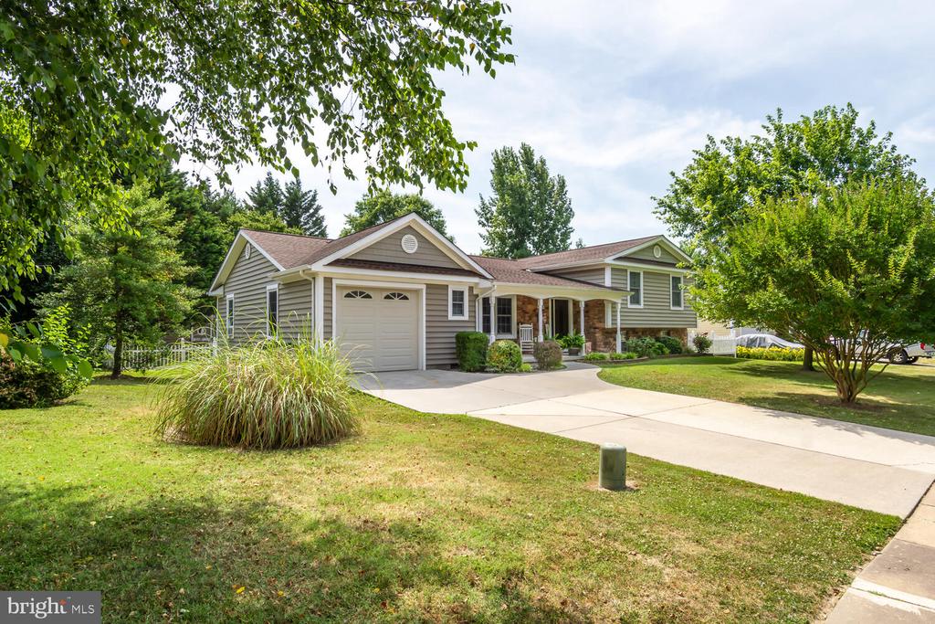 9099 Camelia Dr