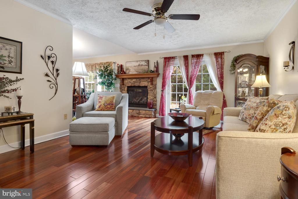 9099 Camelia Dr
