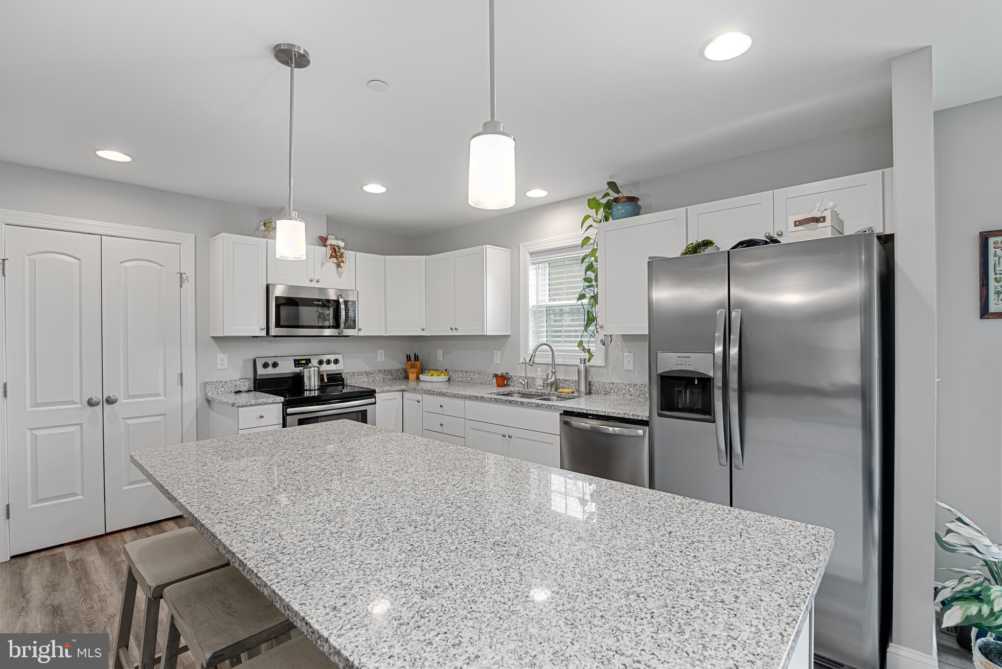 6998 Hopkins Neck Rd