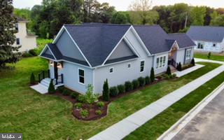 6 SANDY LN